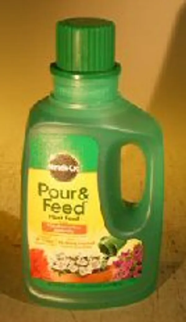 Liquid Miracle Gro Pour & Feed Fertilizer, 8 oz.